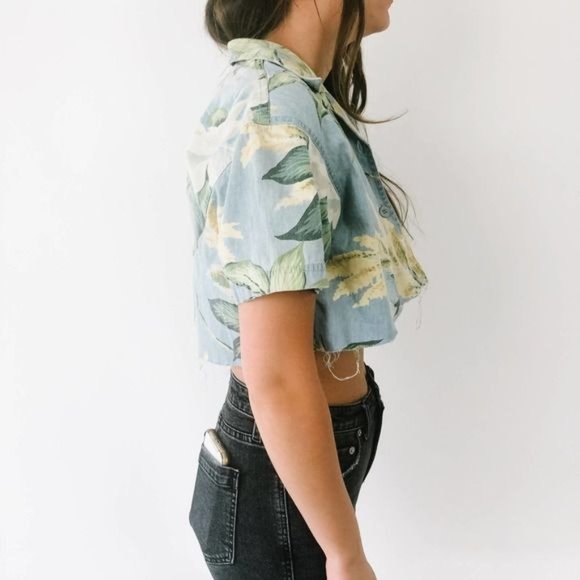 Vintage Cropped Hawaiian Button Up Top - Picture 5 of 7